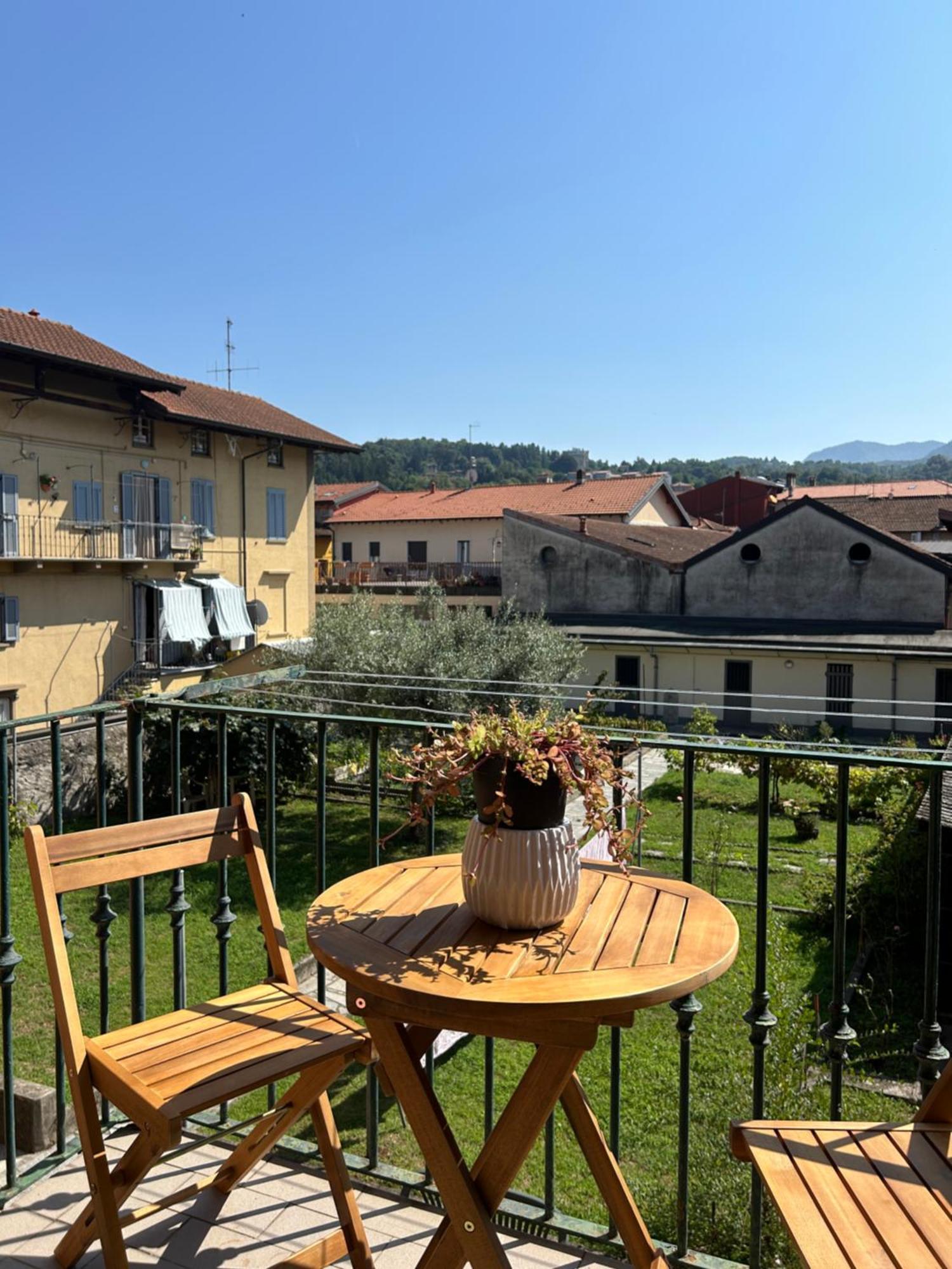 V&C Home Rental Specialist Appartamenti Fronte Lago Maggiore Germignaga エクステリア 写真