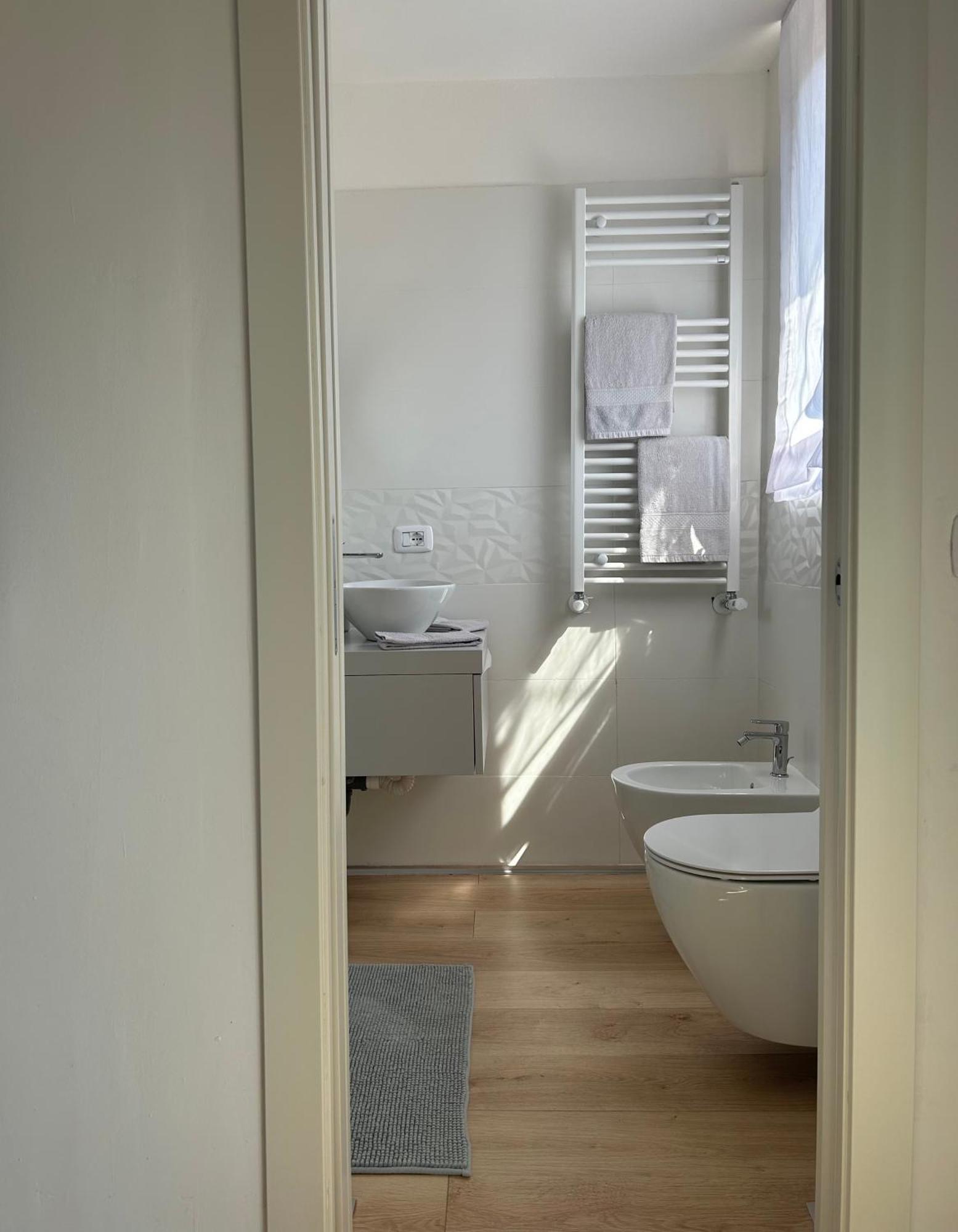V&C Home Rental Specialist Appartamenti Fronte Lago Maggiore Germignaga エクステリア 写真