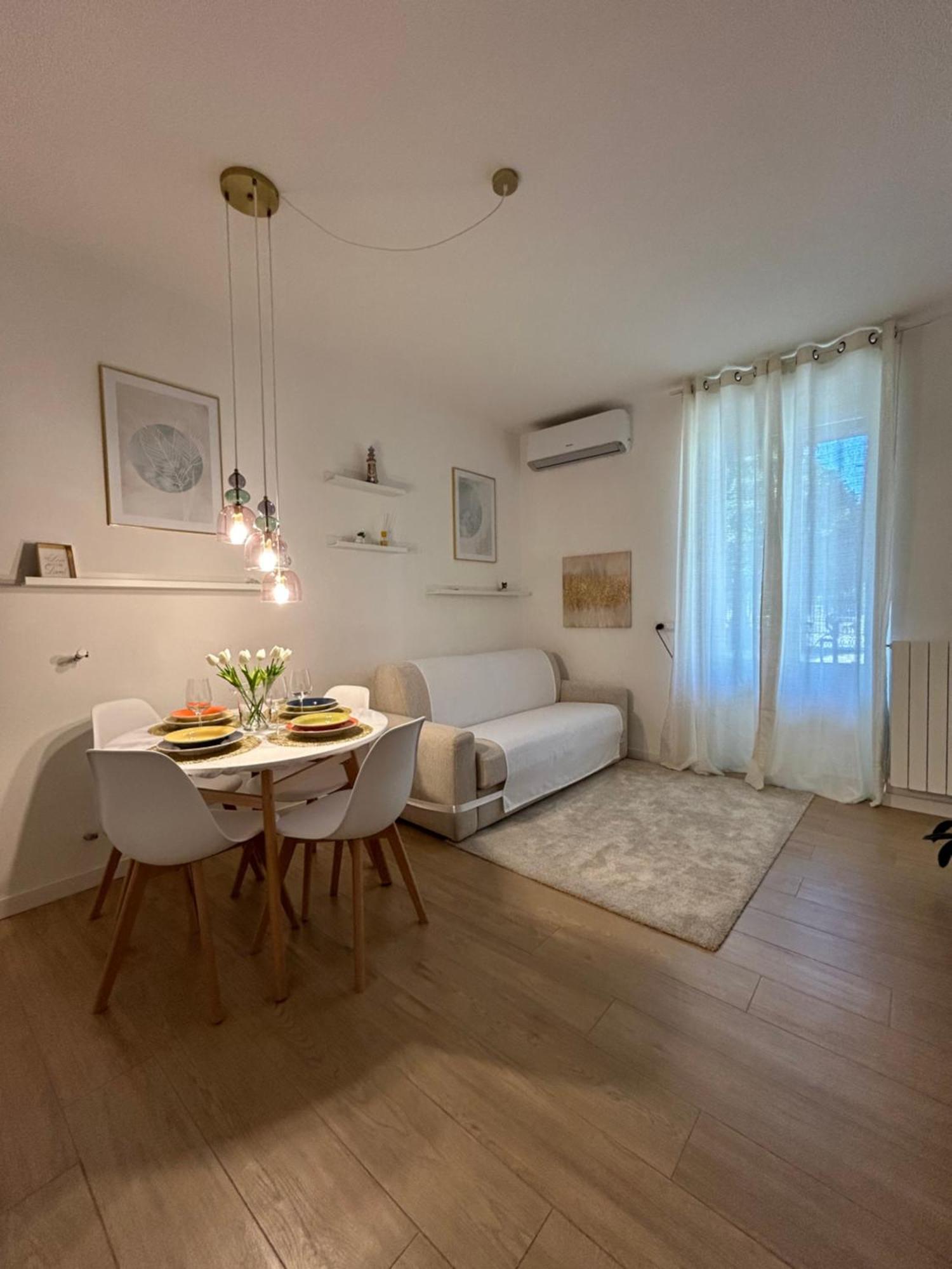 V&C Home Rental Specialist Appartamenti Fronte Lago Maggiore Germignaga エクステリア 写真