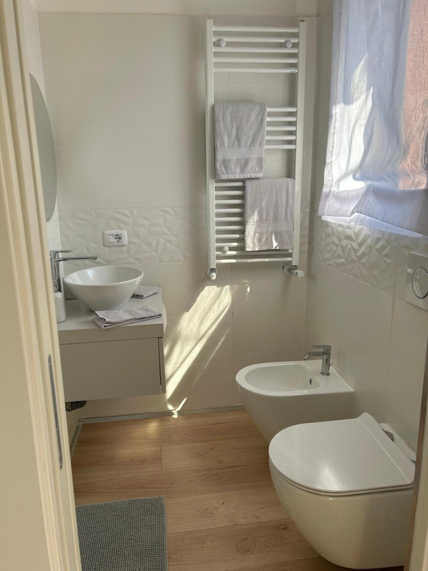 V&C Home Rental Specialist Appartamenti Fronte Lago Maggiore Germignaga エクステリア 写真
